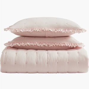 NWT Laura Ashley Hailee Sham and Quilt Set (Queen)